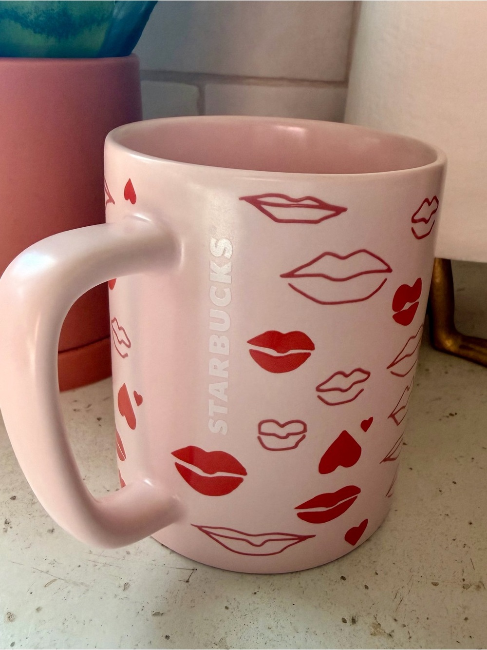 Starbucks 2020 Valentine’s Day Lips & Hearts 14 oz Pink Ceramic Mug